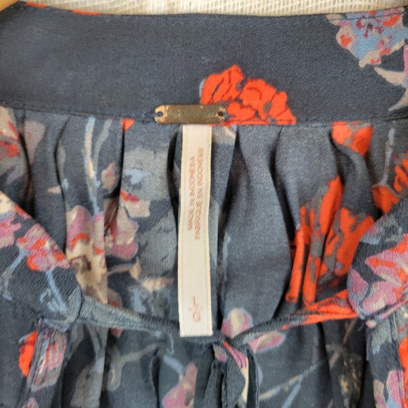 Free People Pebble Crepe So Fine Smocked Tunic Top Size Large Floral Blue Red - Picture 5 of 11